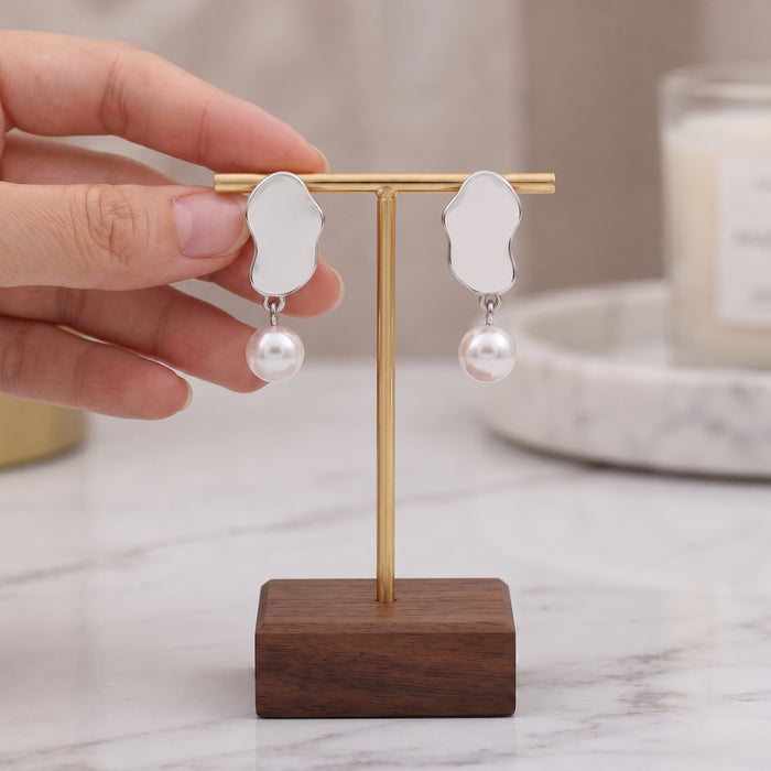 Natural freshwater pearl drop earrings with round 7×7 mm pearls.