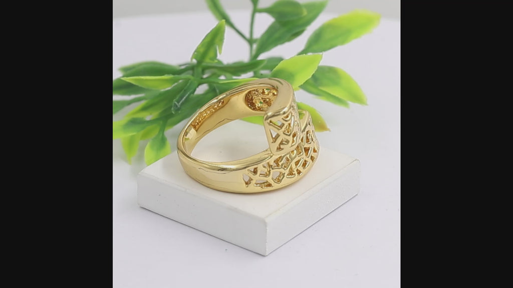 Geometric cutout lattice bypass ring in gold finish